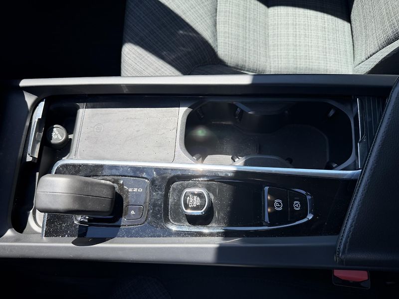 Volvo XC60 (2022) IIB4FWD AUT mild hybrid moment - fotka 16 z 22