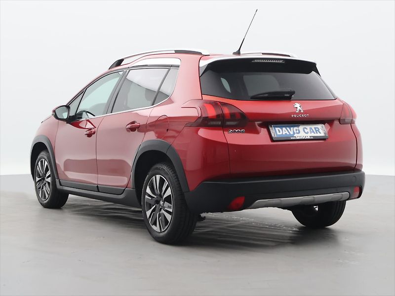 Peugeot 2008 1,2 PureTech 60kW Allure CZ - fotka 12 z 12