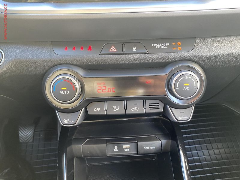 Kia Stonic (2018) 1.4 CVVT, 2.maj,ČR, Navi - fotka 17 z 19