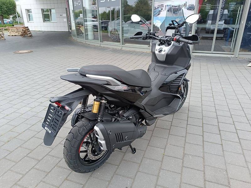 Aprilia (2026) SR GT 400 Rugget Black - fotka 6 z 9