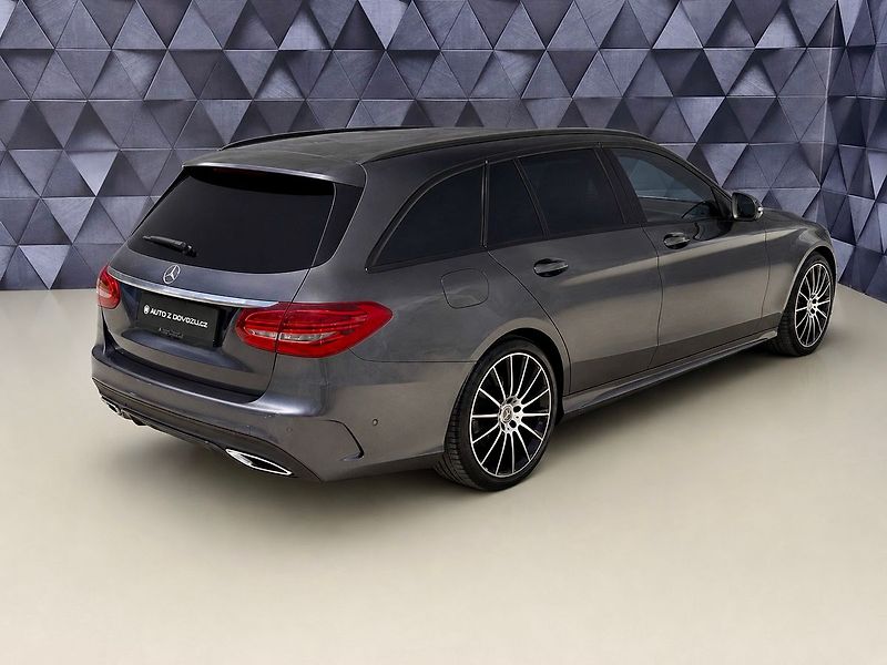 Mercedes-Benz Třídy C 300d AMG, WEBASTO, BURMESTER, - fotka 7 z 22
