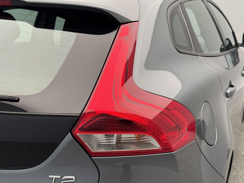 Volvo V40 T2 MOMENTUM AUT - fotka 18 z 41