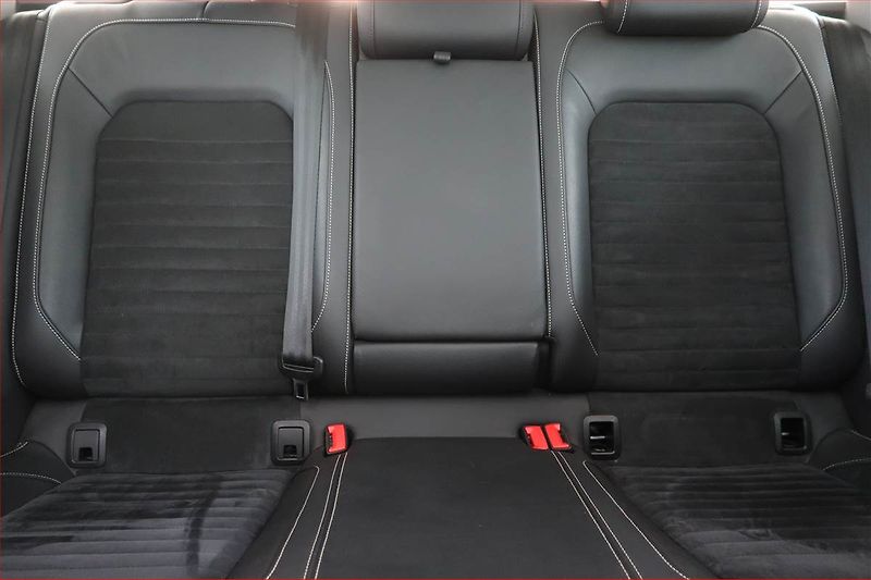 Volkswagen Passat (2020) R-Line 2.0 TDI, Automat, Kůže - fotka 10 z 18