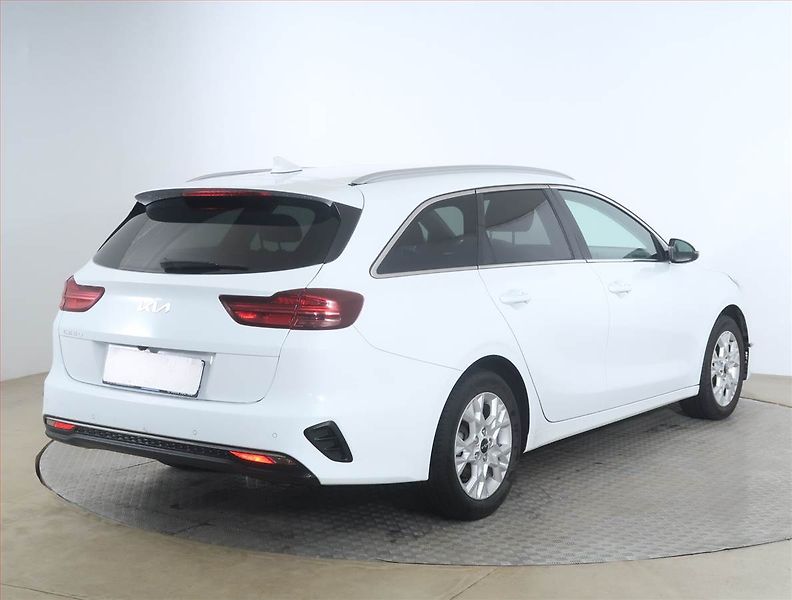 Kia Ceed (2022) Gold 1.6 CRDi MHEV, Serv.kniha - fotka 5 z 17