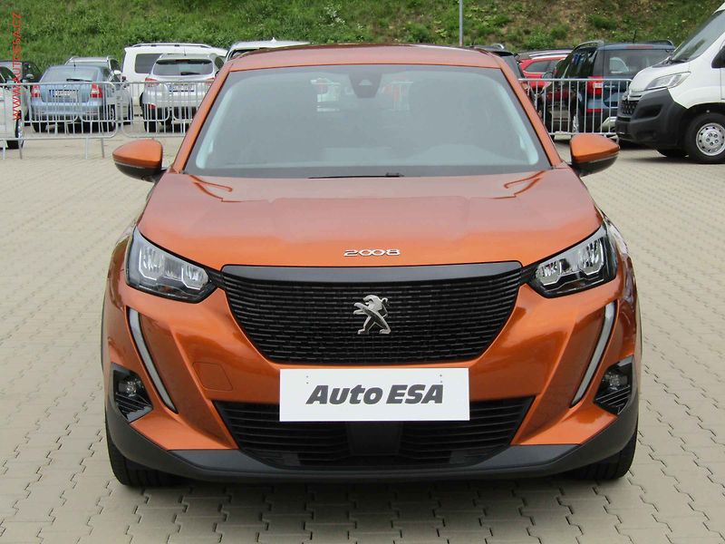 Peugeot 2008 (2020) 1.2PT, AC, servis.kniha - fotka 2 z 3