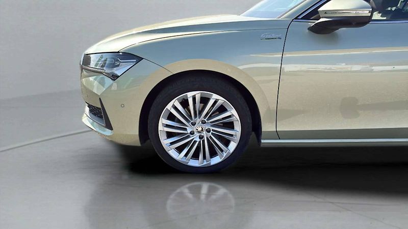 Škoda Superb Combi L&K 2,0 TDI 110kW DSG7/. - fotka 21 z 24
