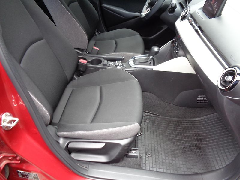 Mazda 2 HB 1,5i, AT, C-Line, z.pneu! - fotka 9 z 19