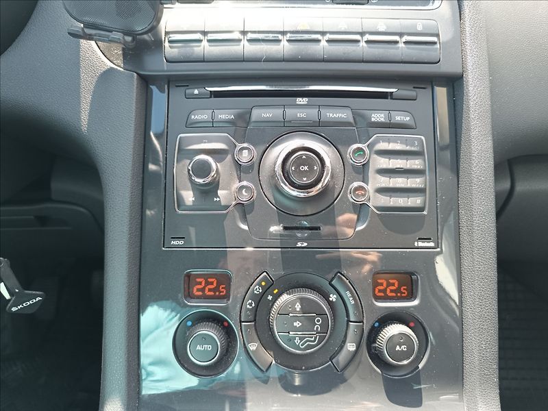 Peugeot 5008 1,6 THP - fotka 16 z 19