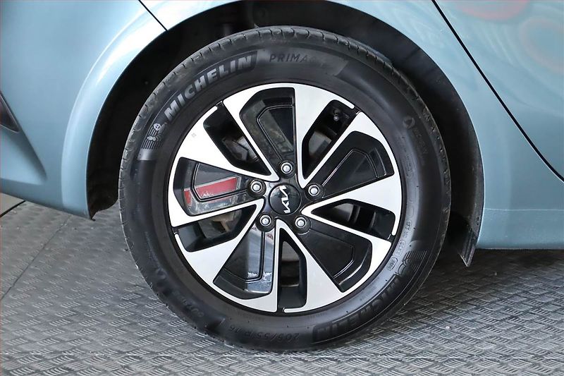 Kia Ceed (2024) Silver 1.5 T-GDI, Serv.kniha - fotka 14 z 19
