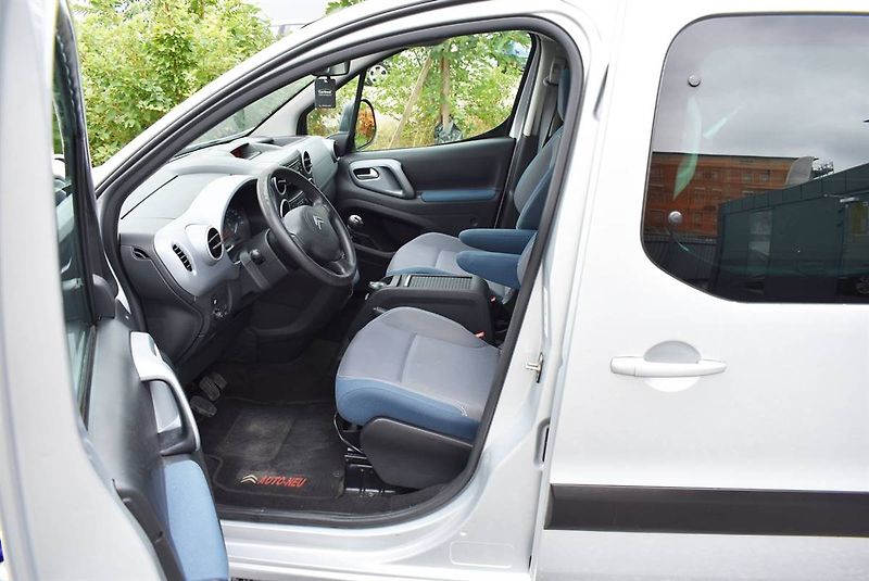 Citroën Berlingo 1,6 16V MULT,1.M,SERVIS,TOP! - fotka 7 z 18