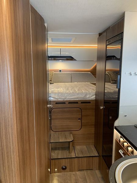 Hymer B MC I 550 volné od 1.10.26 - fotka 14 z 24