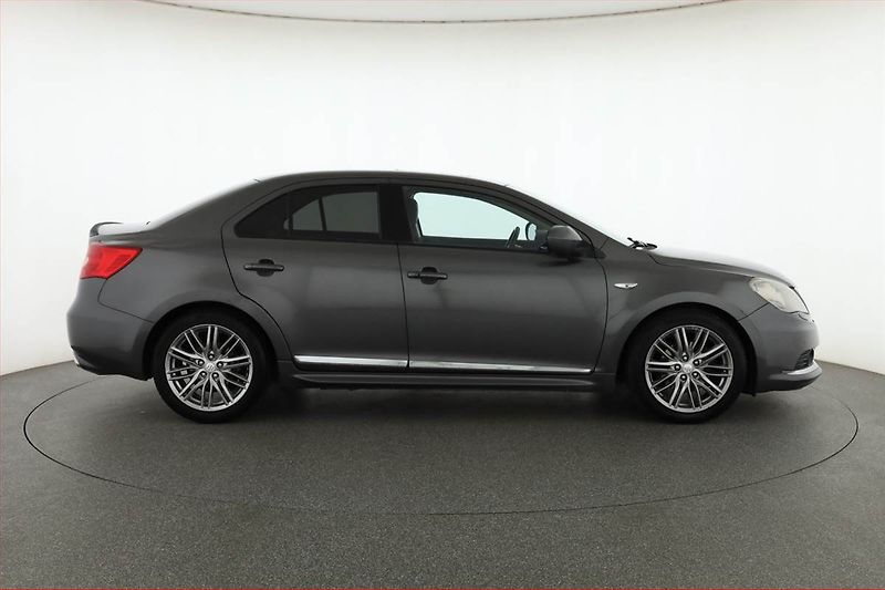 Suzuki Kizashi (2012) 2.4 VVT, 4X4, Automat - fotka 6 z 15