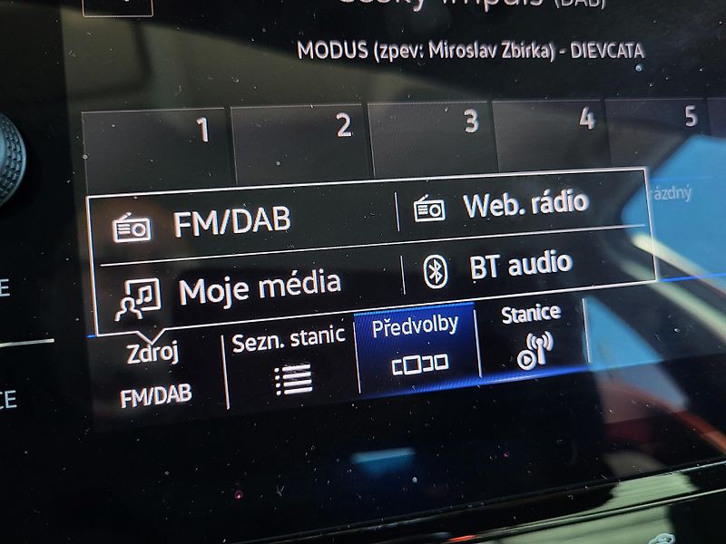 Volkswagen Passat SEDAN 2.0 TDi ELEGANCE *ČR - fotka 22 z 48