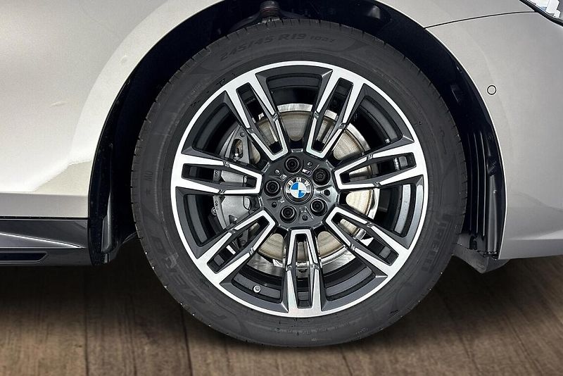 BMW Řada 5 540d xDrive Touring - fotka 5 z 13