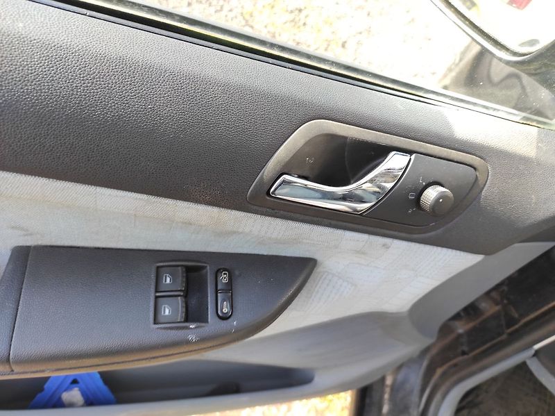 Škoda Fabia 1.4 MPI Comfort - fotka 11 z 25