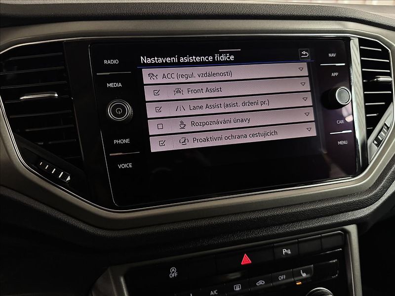 Volkswagen T-Roc 2.0TSI 140kW DSG ACC 4MOTION - fotka 24 z 37