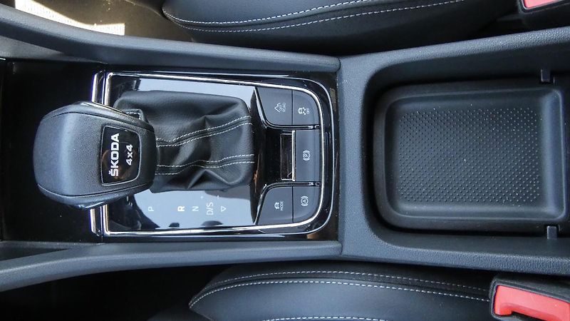 Škoda Kodiaq 2,0 TDI DSG 4x4 Sportline - fotka 18 z 27