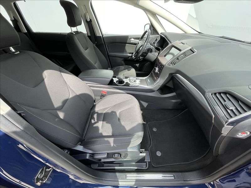 Ford S-MAX 2,0 EcoBlue AWD A8 Titanium TZ - fotka 17 z 23