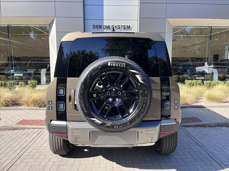 Land Rover Defender (2026) 3,0 110 S D250 AWD - fotka 7 z 17