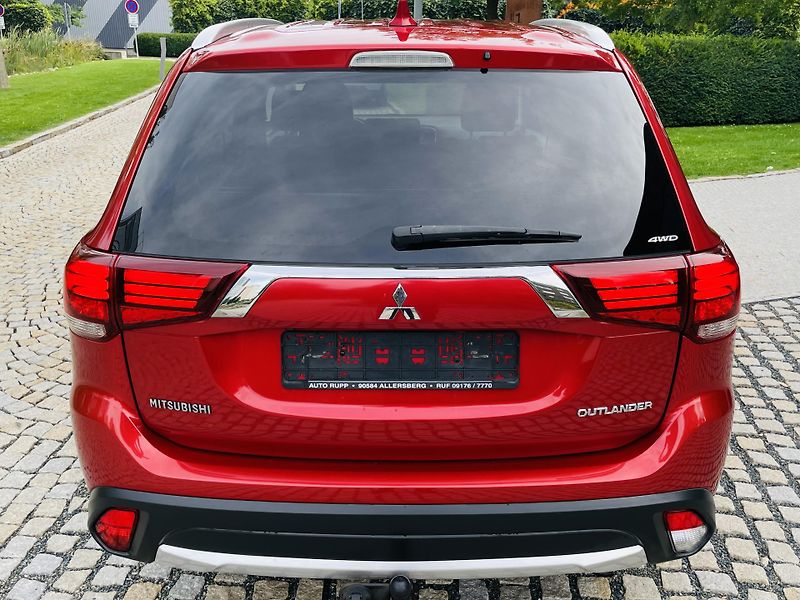 Mitsubishi Outlander 2.2D 4x4 1MAJ TAŽNÉ SERVISKA  - fotka 13 z 42