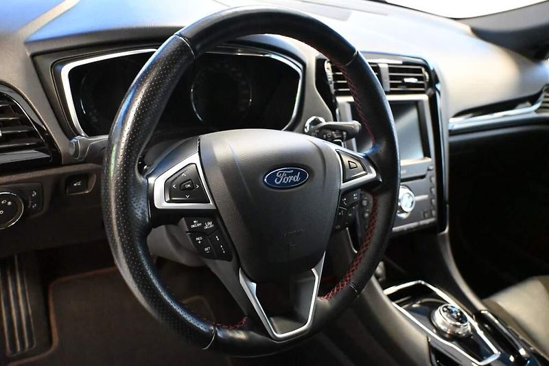 Ford Mondeo (2021) 2.0 ST-LINE 140 KW LED ACC 8AT - fotka 13 z 38