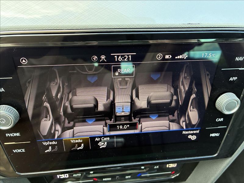 Volkswagen Passat 2,0 PANORAMA,TAŽNÉ,ALLU 19 - fotka 24 z 27