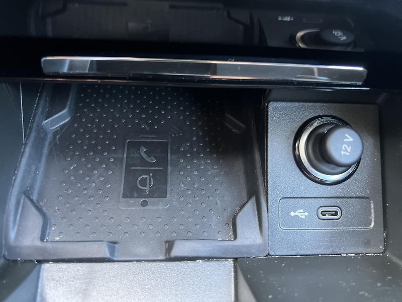 Škoda Superb L&K 2.0TDi 110kw ČR 1.MAJ. DPH - fotka 26 z 55