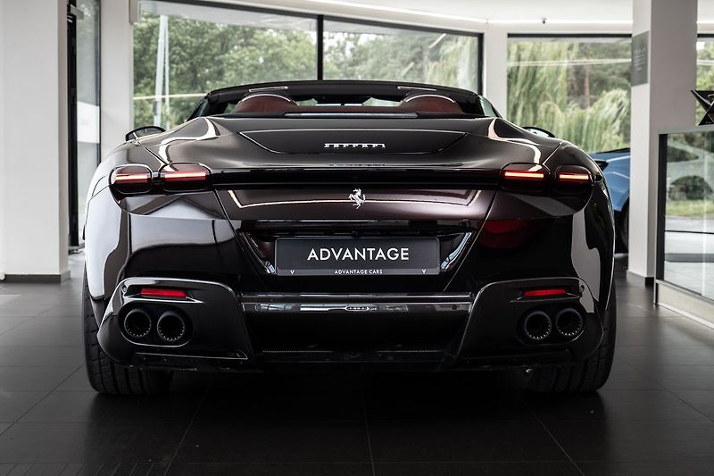 Ferrari Roma Spider /Karbon/NeroPurosangue - fotka 3 z 23