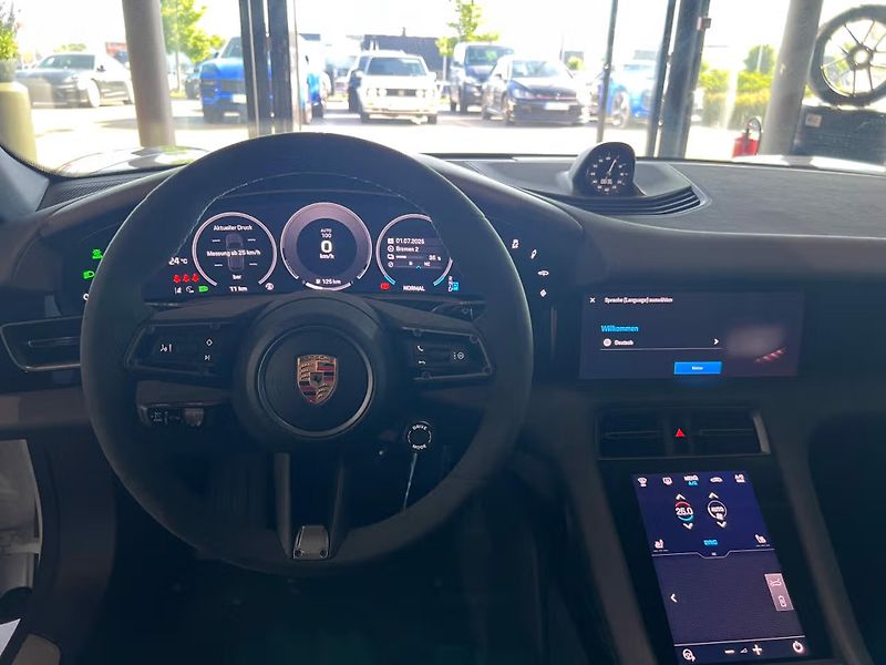 Porsche Taycan Sport Turismo HuD Pano Soft - fotka 16 z 25