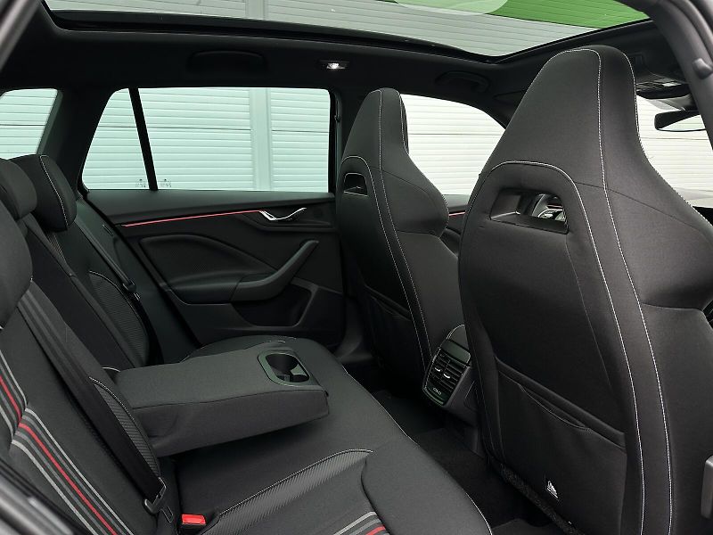 Škoda Kamiq 1.5TSi DSG Monte Carlo 150PS M - fotka 34 z 35