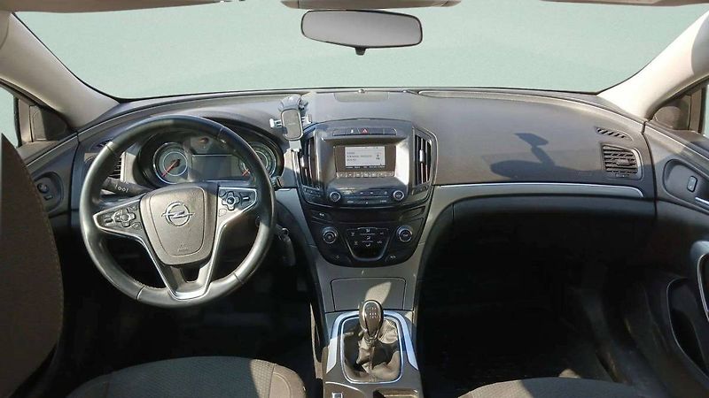 Opel Insignia ST 1.6CDTi MT6 - fotka 16 z 29