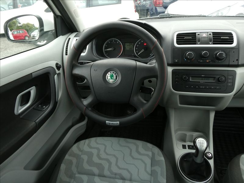 Škoda Fabia 1,2 HTP 51kW Ambiente,DPH,klim - fotka 25 z 51