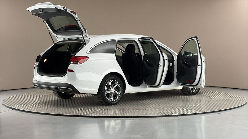 Hyundai i30 1.5 T-GDI Smart Kombi - fotka 6 z 23