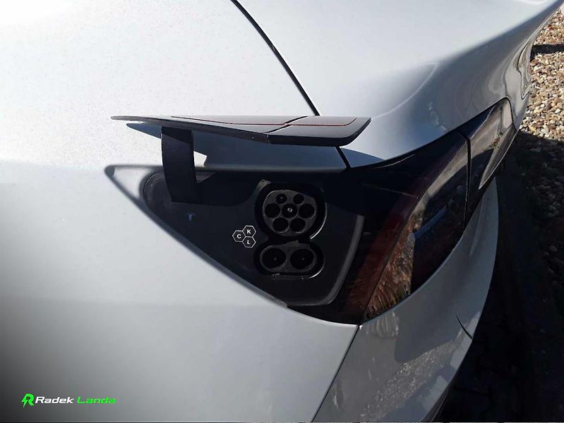 Tesla Model Y (2023)  Long Range AWD Berlín - fotka 8 z 12
