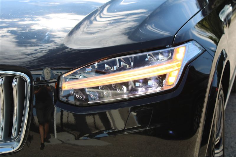 Volvo XC90 2,0 B5  ULTIMATE,7.MÍST,ZÁRUKA - fotka 43 z 47