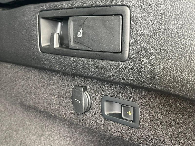 Volkswagen Passat 2.0 TDi LED SVĚTLA, rezervace - fotka 94 z 96