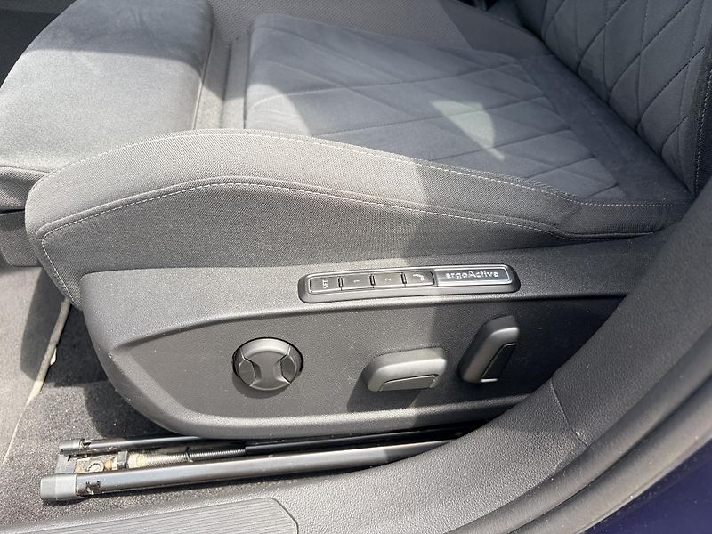 Volkswagen Golf 1.4TSI HYBRID VIRTUAL LED - fotka 11 z 50