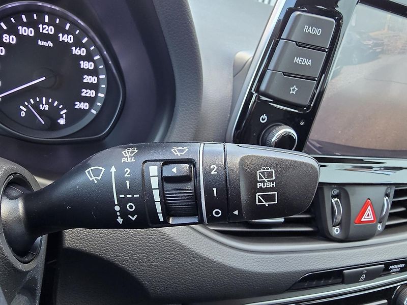 Hyundai i30 88kW COMFORT LED KAMERA NAVI - fotka 25 z 37