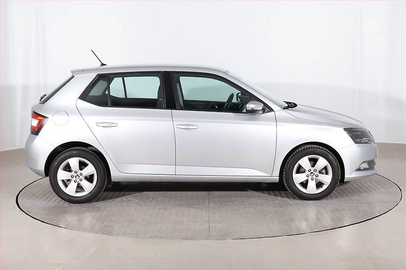 Škoda Fabia (2016) Ambition 1.2 TSI, Serv.kniha - fotka 6 z 19