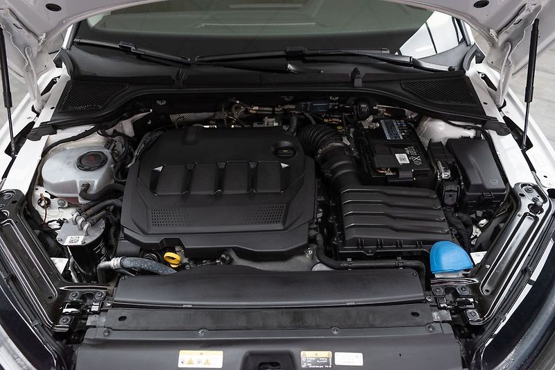 Škoda Octavia 2.0 TDI STYLE*KESSY*DPH*ČR 1.M - fotka 32 z 38