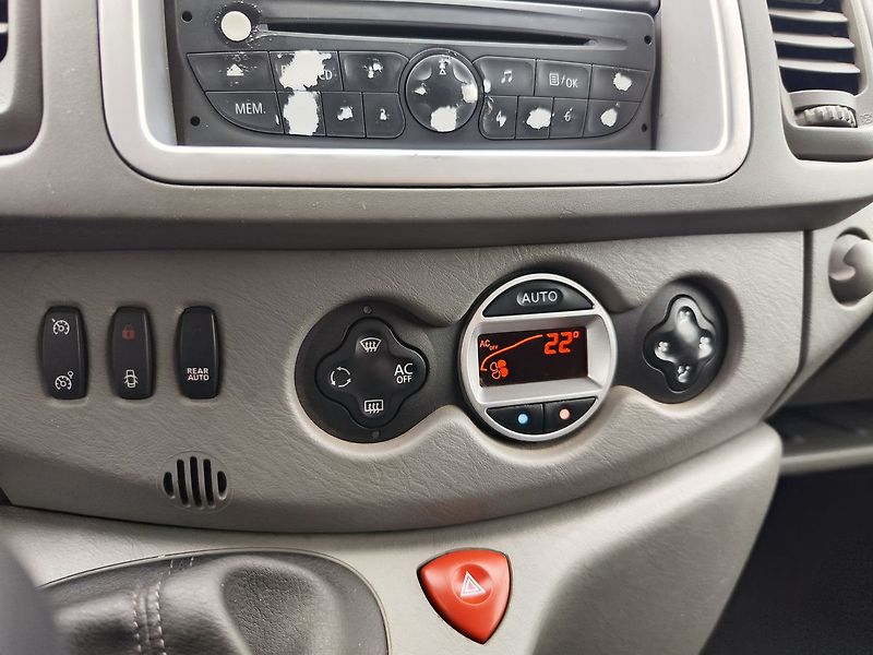 Renault Trafic 2.0 DCi/84kW Passenger - fotka 19 z 27
