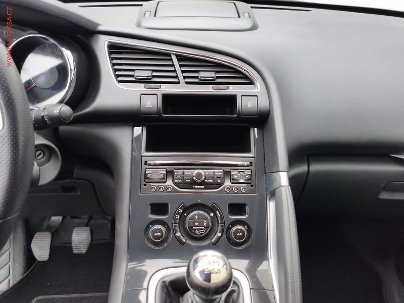 Peugeot 3008 (2015) 1.6 HDi, Style - fotka 10 z 17