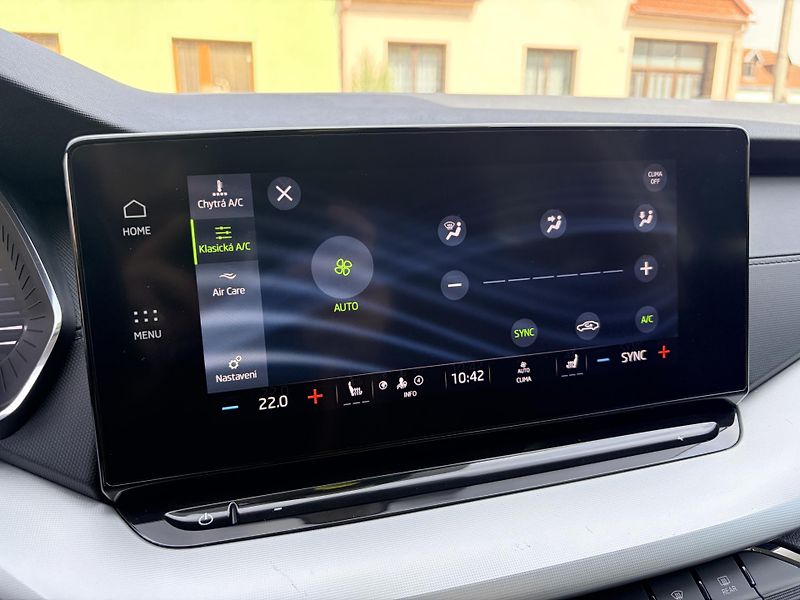 Škoda Octavia 2.0TDI DSG 4x4 STYLE - fotka 34 z 44
