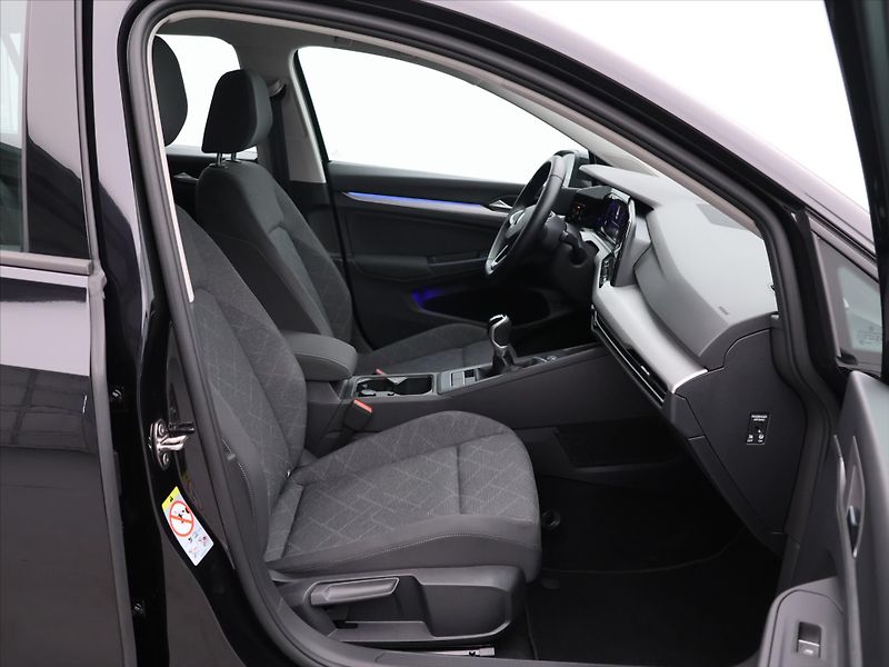 Volkswagen Golf 1.0 TSI 81kW CZ Life LED - fotka 13 z 28