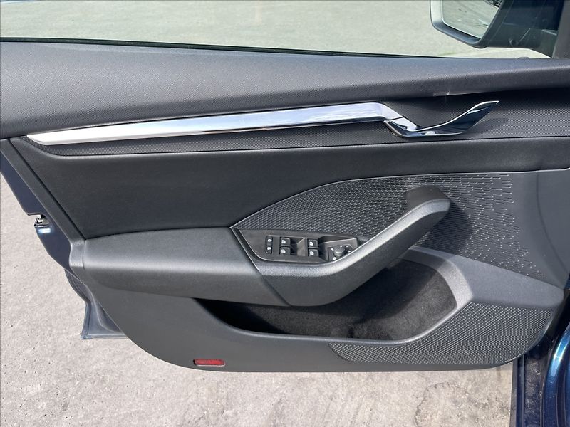 Škoda Octavia 2,0 TDI Combi Style Plus TAŽNÉ - fotka 14 z 23
