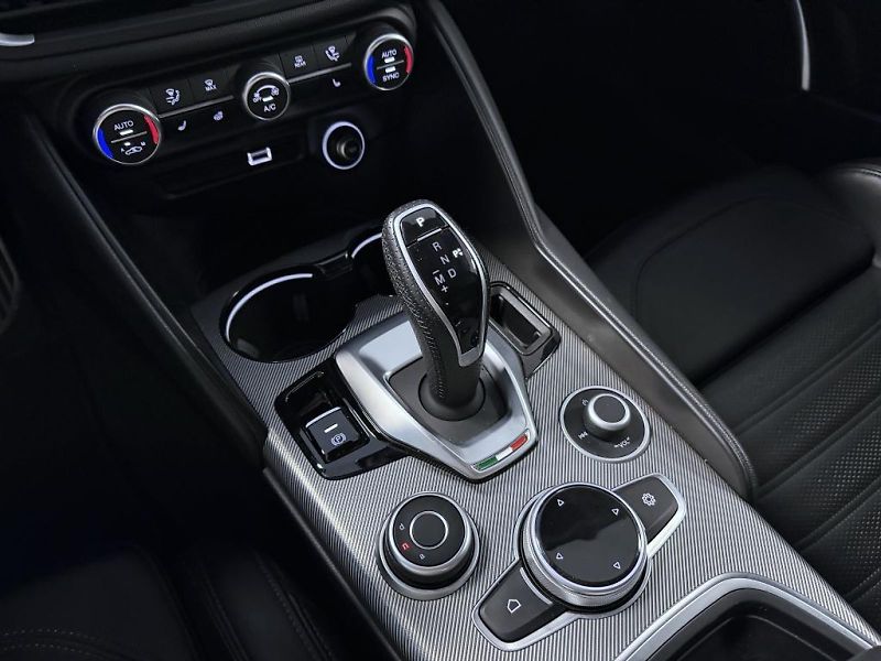Alfa Romeo Giulia (2023) 2.0T 200k AT8 ZF Sprint - fotka 15 z 19