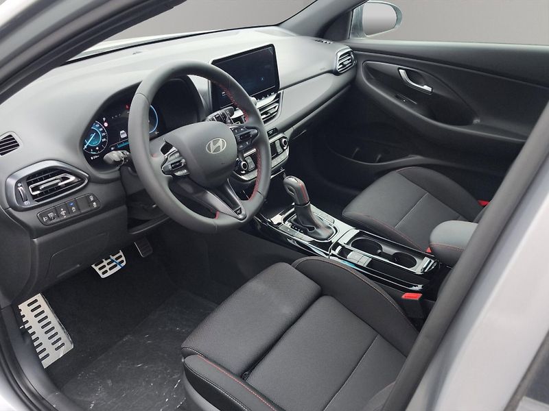 Hyundai i30 (2026) N-line 1.6 T-GDI MHEV 103kW, Č - fotka 25 z 28