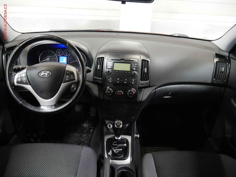 Hyundai i30 (2011) 1.4 i, ČR, AC, tažné - fotka 8 z 20