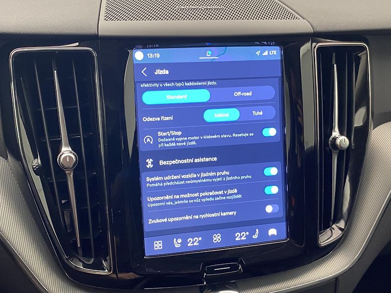Volvo XC60 B4 AWD DARK PLUS AUT - fotka 44 z 55