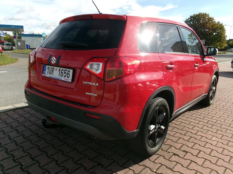 Suzuki Vitara (2017) 1,4 BJet 4x4 NAVI ACC ALU - fotka 6 z 30